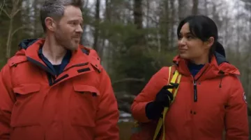 Canada Goose Trillium Parka Fusion Fit usada por Crystal (Morgan Holmstrom) como se ve en SkyMed (S03E01)