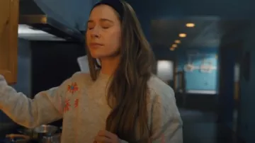 John And Jenn Jet Sweater porté par Hayley (Natasha Calis) comme on le voit dans SkyMed (S03E02)