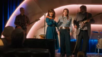 Vaqueros Ariat Western Wide Leg H usados por Lori Milsap (Lori Milsap) como se ve en The Righteous Gemstones (T04E06)