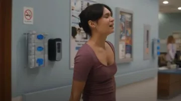 AG Jeans Jaxon Scoop Top porté par Crystal (Morgan Holmstrom) comme on le voit dans SkyMed (S03E07)