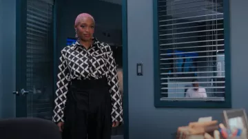 Camisa de mujer H&M con detalle de ribetes usada por Kylie Mercer (Travina Springer) como se ve en The Irrational (T02E03)