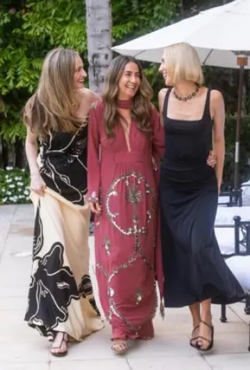 Robe longue en crêpe de Johanna Ortiz portée par Lauren Santo Domingo à Palm Beach post le 11 avril 2025