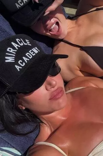 Chapeau Nahmias Miracle Academy porté par Kylie Jenner sur le post Instagram d’Anastasia Karanikolaou le 11 avril 2025