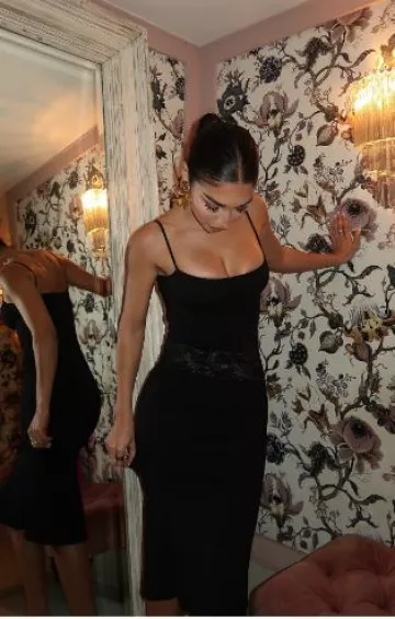Robe midi Loba Medinilla portée par Chantel Jeffries sur son post Instagram le 11 avril 2025