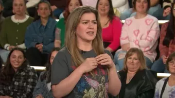 Fashion Nova Nirvana Angels In The Sky Tee worn by Kelly Clarkson as seen in The Kelly Clarkson Show on April 11, 2025