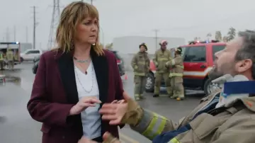 Madewell Whisper Cotton V-Neck Tee worn by Julie (Jennifer Whalen) as seen in Small Achievable Goals (S01E08)