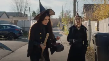 Elliatt Florence Coat worn by Kris (Meredith MacNeill) as seen in Small Achievable Goals (S01E08)