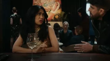 Top adornado con Taraji de culto usado por Melody 'Mel' Bayan (Liza Lapira) como se ve en The Equalizer (T05E15)