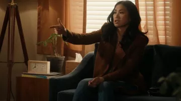 Abrigo envolvente de mezcla de lana con cinturón de All Saints Riley usado por Melody 'Mel' Bayan (Liza Lapira) como se ve en The Equalizer (T05E15)