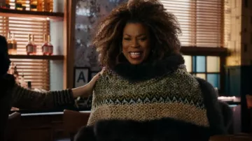 Châles surdimensionnés en fausse fourrure Lamcan portés par Viola 'Vi' Marsette (Lorraine Toussaint) comme on le voit dans The Equalizer (S05E15)