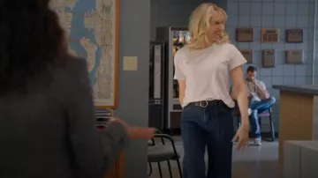 Good American Good Denim Pantalones, usados por Lucy Punch (Fiona Holcomb) como se ve en Animal Control (S03E02)