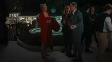 Veronica Beard Renzo Pantalones usados por Winnie Landell (Helen Hunt) como se ve en Hacks (S04E01)