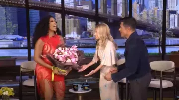 Minivestido Ferragamo Sculpted Rib usado por Porsha Williams como se vio en VIVO con Kelly y Mark el 14 de abril de 2025