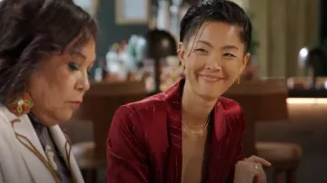 Collar de cadena Peggy Li Shimmer usado por Kristen Kish como se ve en Top Chef (S22E01)
