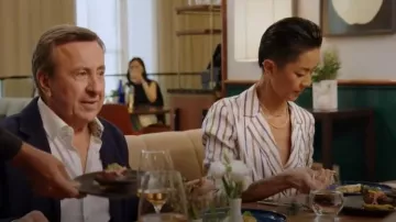 Veronica Beard Lusanne Top con cuello en V a rayas usado por Kristen Kish como se ve en Top Chef (T22E02)