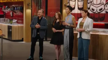 :Veronica Beard Grant Wide Leg Crop usado por Gail Simmons como se ve en Top Chef (S22E02)