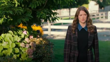 Blazer Hutton a cuadros de palisandro de Smythe usado por Phoebe Duncan (Molly Kunz) como se ve en The Irrational (T02E13)