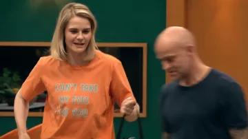 CAN'T TAKE MY EYES OF OFF YOU Lustige Orange T-Shirt worn by Hazel Brugger in LOL: Last one Laughing Germany