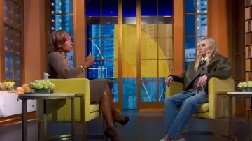 La chaqueta de cuero sintético Frankie Shop Enora usada por Paige Bueckers como se ve en Good Morning America el 16 de abril de 2025