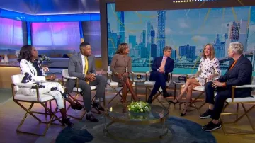 Alexander McQueen Blazer à fleurs en clair-obscur porté par Deborah Roberts tel que vu dans Good Morning America le 16 avril 2025