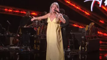 Robe Zimmermann en soie à dos ouvert portée par Grayson Torrence vue dans American Idol (S23E07)