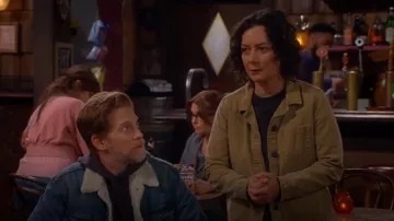 Madewell Garment-Dyed Ashwood Chore Coat worn by Darlene Conner (Sara Gilbert) as seen in The Conners (S07E04)