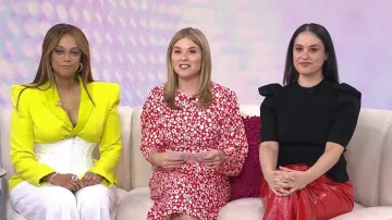 Robe mi-longue à manches dolman et imprimé marguerites Marni portée par Jenna Bush Hager dans Today with Jenna &amp; Friends le 17 avril 2025