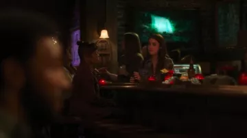 Chaqueta militar burdeos de Lucky Brand usada por Simone Griffith (Alexis Floyd) como se ve en Grey's Anatomy (T21E12)