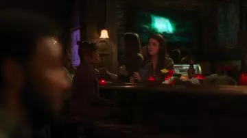 Lucky Brand Veste militaire bordeaux portée par Simone Griffith (Alexis Floyd) comme on le voit dans Grey’s Anatomy (S21E12)