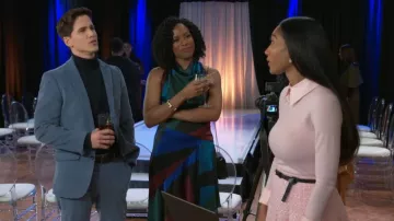 Pull Alice + Olivia Porla en Shell Pink porté par Samantha Richardson (Najah Jackson) comme on le voit dans Beyond the Gates (S01E29)