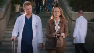 Jacquemus Le Grand Chiquito Leather Bag In Chocolate worn by Teddy Altman (Kim Raver) as seen in Grey's Anatomy (S21E13)