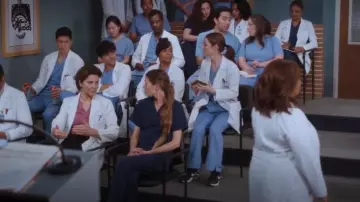 Nike Air Max Excee worn by Jules Millin (Adelaide Kane) as seen in Grey's Anatomy (S21E14)