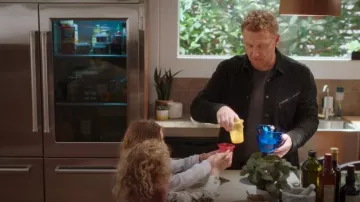 Chaqueta camisera de ante John Varvatos en negro usada por Owen Hunt (Kevin McKidd) como se ve en Grey's Anatomy (T21E14)