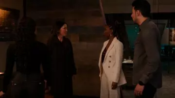 Lauren Ralph Lauren Women’s Maxi Wool Trench Sb porté par Margaret Reed (Kelli Williams) comme on le voit dans Found (S02E19)