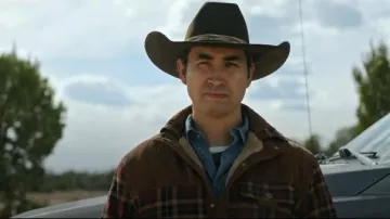 Ou ya wolf Chaqueta con capucha cálida de manga larga a cuadros Camisas casuales con botones usadas por Jake Longbow (Tatanka Means) como se ve en Ransom Canyon (S01E01)