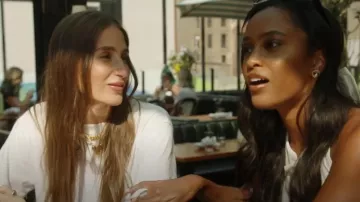 Top halter blanco con lazo de Zara usado por Ciara Miller como se ve en Summer House (T09E10)