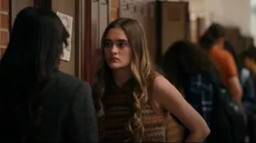 Doen Kenley Fair Isle Gilet tricoté porté par Lauren Brigman (Lizzy Greene) tel qu’on le voit dans Ransom Canyon (S01E01)