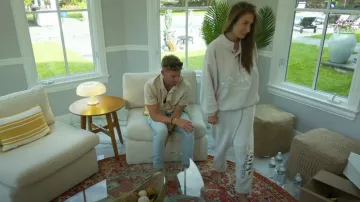 Joggers Lie Athletics Mac Slim Leg para niños usados por Amanda Batula como se ve en Summer House (T09E10)