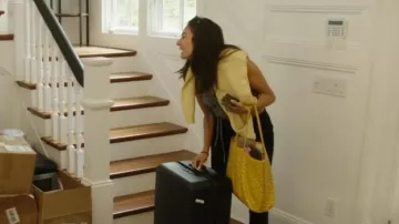 Camiseta sin mangas de cuadros vichy negro/blanco de Zara usada por Paige DeSorbo como se ve en Summer House (T09E10)