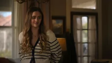 Cárdigan de algodón Cordelia Reformation usado por Lauren Brigman (Lizzy Greene) como se ve en Ransom Canyon (S01E02)