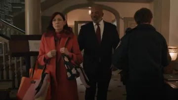 Kate Spade Bleecker Dotty Floral Large Tote worn by Elsbeth Tascioni (Carrie Preston) as seen in Elsbeth (S02E17)