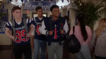 Forever 21 Distressed Slim-Fit Mid-Rise Mid-Rise Jeans porté par Kingston Jeremy (Nathaniel Logan McIntyre) comme on le voit dans All American (S07E10)