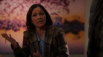 Polo Veronica Beard Brandt usado por Margaret Reed (Kelli Williams) como se ve en Found (S02E19)
