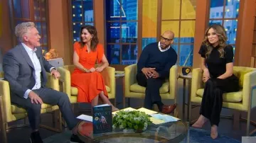 Pull à manches bouffantes et col à volants Alice + Olivia Chase porté par Rhiannon Ally comme vu dans Good Morning America le 17 avril 2025