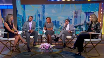 Robe-pull côtelée en laine mélangée sable Reiss portée par Robin Roberts comme on le voit dans Good Morning America le 21 avril 2025