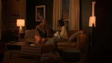 Pantalón Cinq A Sept Giles usado por Amanda Wagner (Sonja Sohn) como se ve en Will Trent (T03E14)