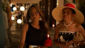 Johanna Ortiz Voiliers Ponton Après-midi Maxi Robe portée par Evelyn Mitchell (Lisa Gay Hamilton) comme on le voit dans Will Trent (S03E15)