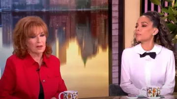 Veste Theory Casual Linen Blend portée par Joy Behar comme on le voit dans The View le 22 avril 2025