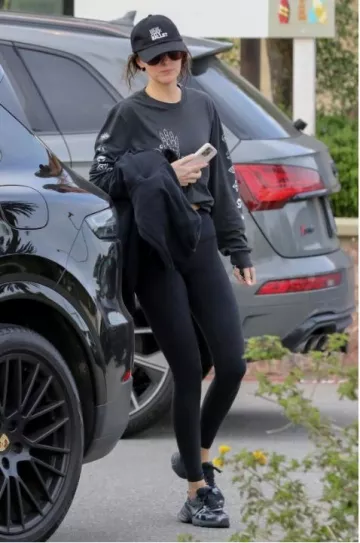 Lululemon Align Pant 28 porté par Dakota Johnson à Malibu le 16 avril 2025