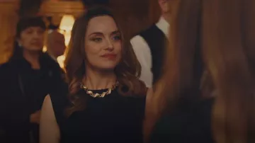Collier Betsy en or Vintage Jewellery caramel porté par Georgia Wright (Zoë Tapper) comme on le voit dans I, Jack Wright (S01E01)